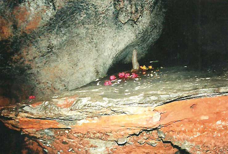 Patal Bhuvaneshwar Temple Image